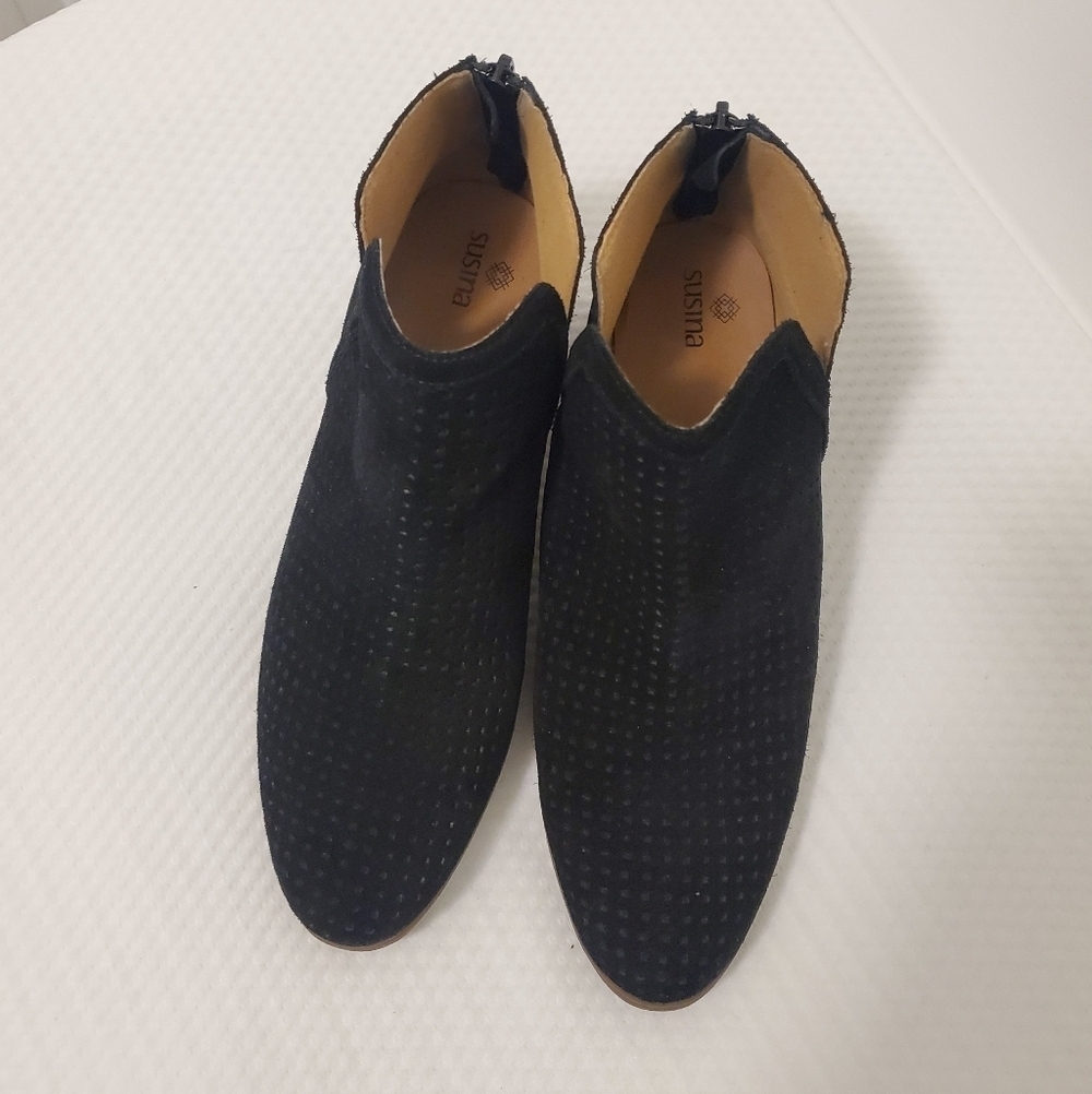 Susina Black Perforated Suede Backside Zip Close Booties Size 8.5, Casual